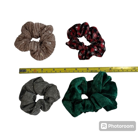 Set of 4 holiday hair scrunchies - Picture 6 of 6